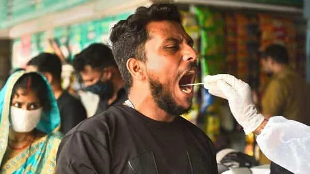 Covid-19 Updates: देश में बीते 24 घंटों में सामने आए कोरोना के 6,298 नए मामले, 23 लोगों की मौत
