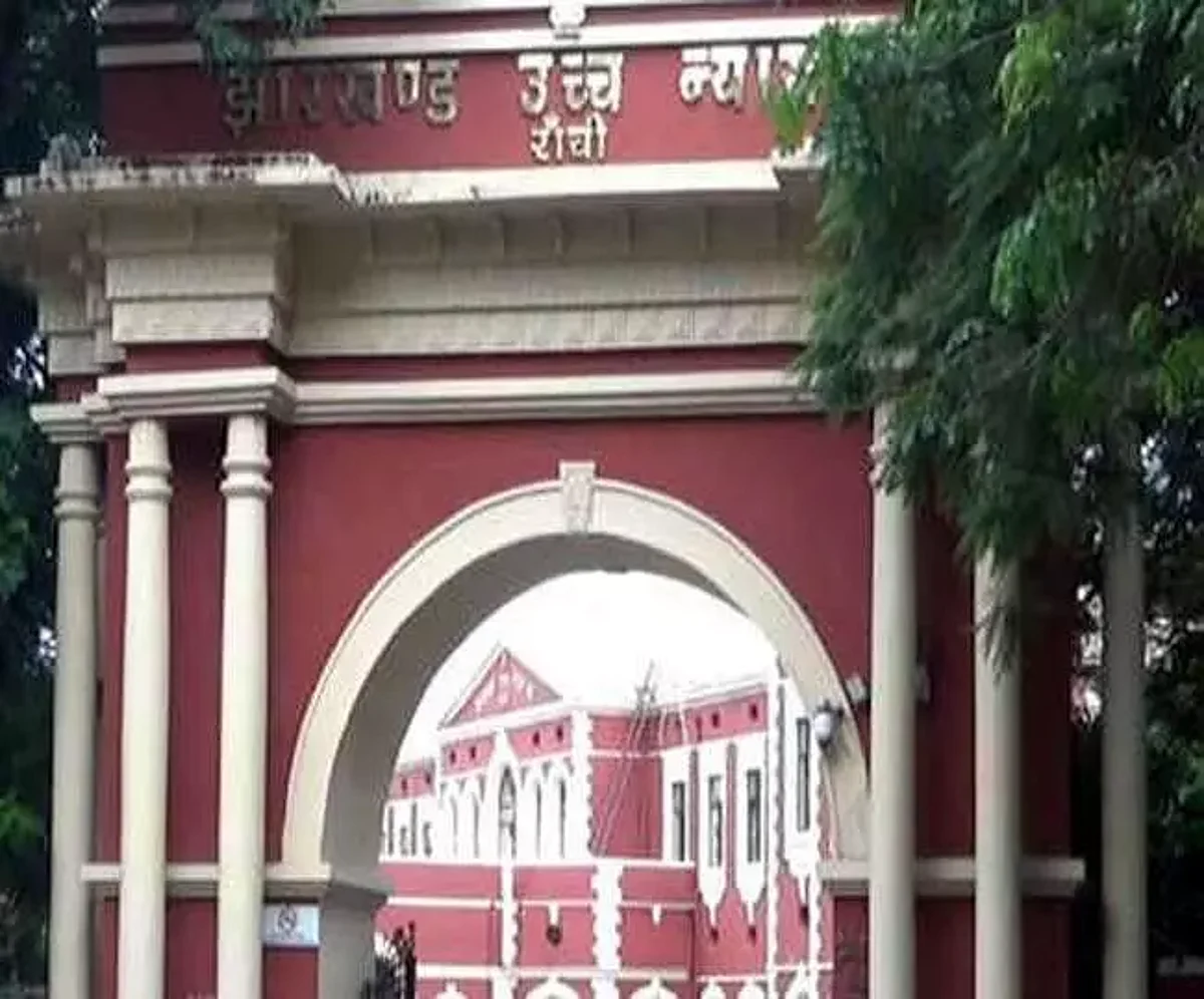 झारखंड हाईकोर्ट- डिस्ट्रिक्ट जज तक की नहीं सुनते जूनियर इंजीनियर, बादशाह बन गए क्या?