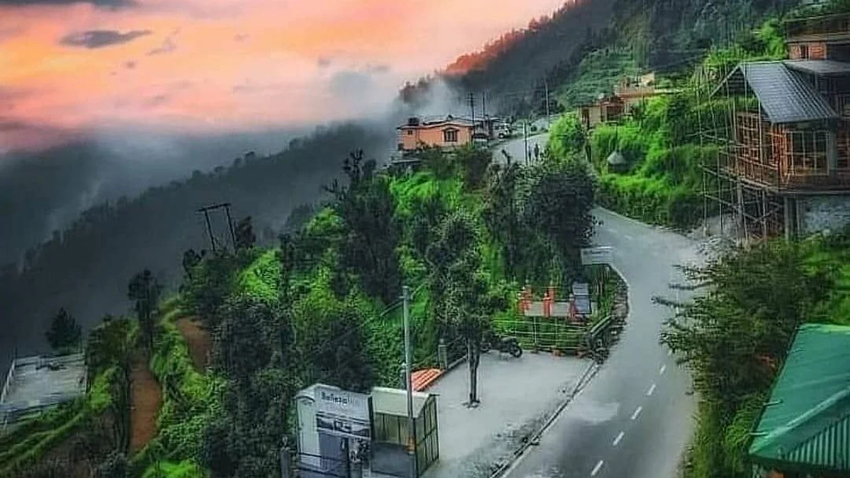 शिमला और नैनीताल से भी ज्यादा पॉपुलर हो रहा ये 'सीक्रेट हिल स्टेशन', सर्दियों में भी यहाँ ले सकते है आनंद