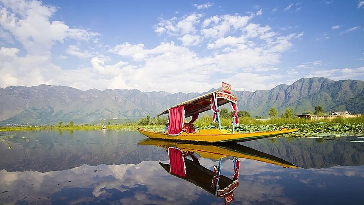 Jammu Kashmir Weather: जम्मू-कश्मीर में शुष्क मौसम व आंशिक रूप से बादल छाए रहने की संभावना