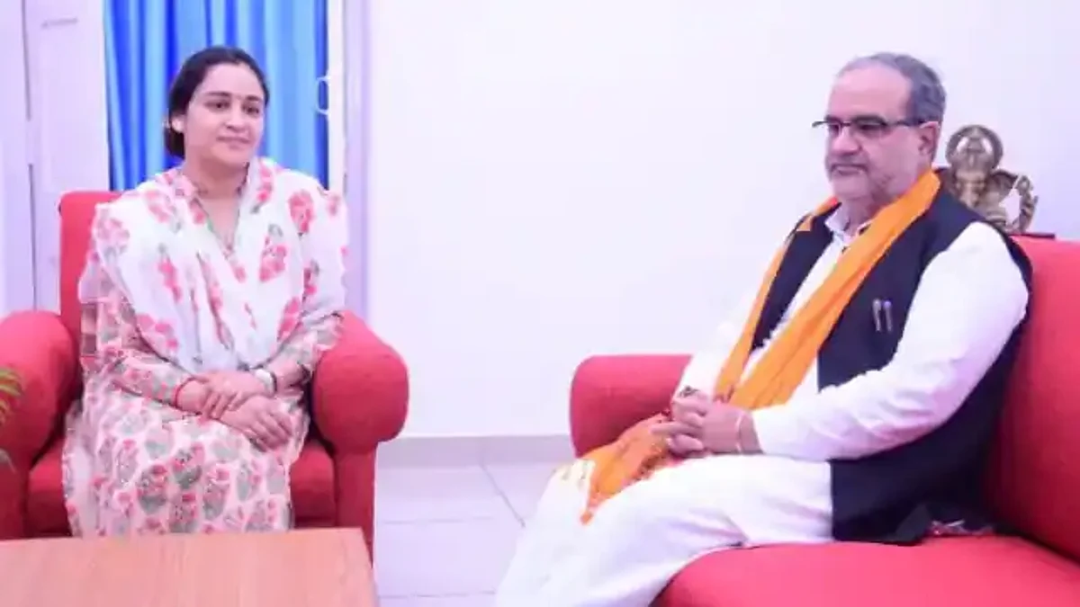 सपा ने मैनपुरी से डिंपल यादव के नाम का किया ऐलान तो अपर्णा यादव ने यूपी बीजेपी अध्यक्ष से की मुलाकात
