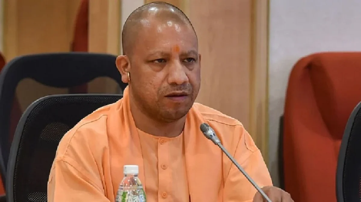 इलाहाबाद हाईकोर्ट ने खारिज की सीएम योगी के खिलाफ दायर याचिका, याचिकाकर्ता पर लगाया 11 हजार रुपये का जुर्माना