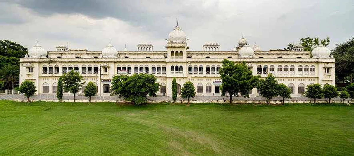 लखनऊ विश्वविद्यालय से अलग हुए आयुर्वेद व यूनानी कॉलेज