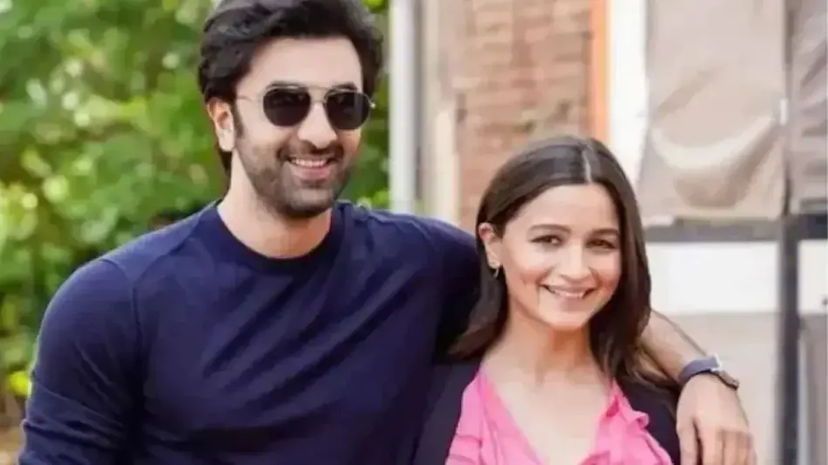 Alia Bhatt: मां बनने के बाद आलिया भट्ट ने शेयर की पहली तस्वीर, कुछ इस अंदाज में जताई खुशी