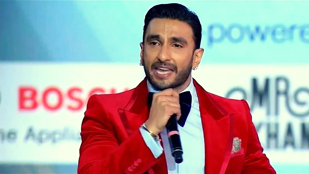 Ranveer Singh Emotional: अवॉर्ड लेते हुए रणवीर सिंह को याद आए मुश्किल दिन, स्टेज पर हुए इमोशनल