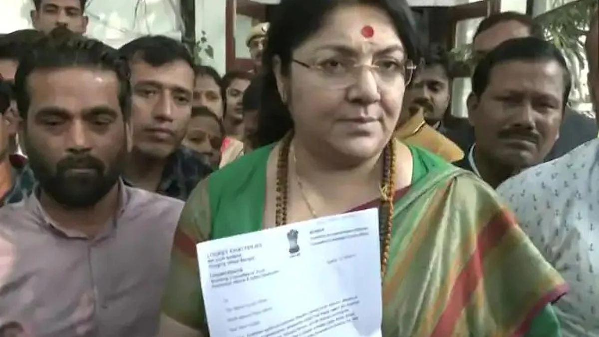 राष्ट्रपति के अपमान पर घमासान,भाजपा सांसद लॉकेट चटर्जी ने TMC नेता अखिल गिरी के खिलाफ दिल्ली में दर्ज कराई शिकायत