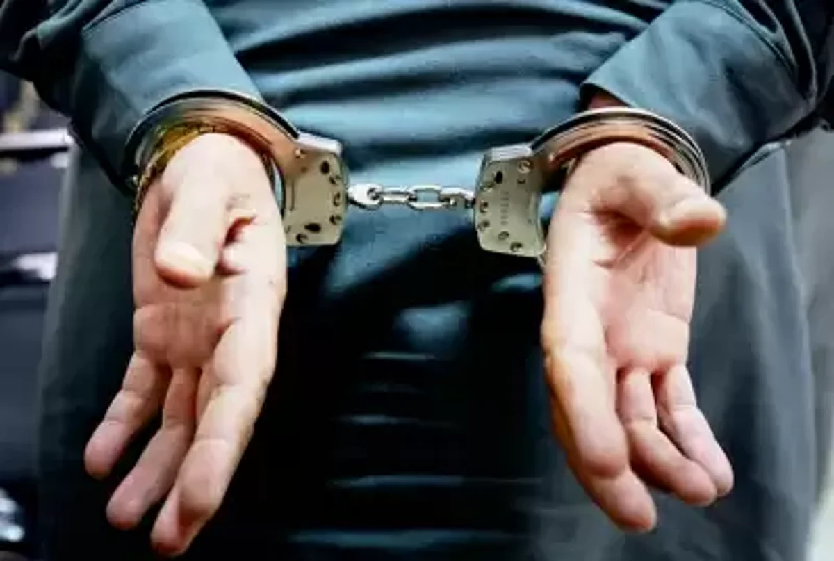 लखनऊ: लड़के ने लड़की के शरीर पर अपना नाम लिखवाने के लिए किया मजबूर, हुआ गिरफ्तार