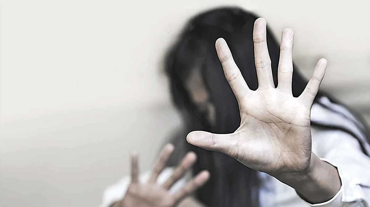 Acid Attack: दिल्ली में 12वीं की छात्रा के चेहरे पर बाइक सवार युवकों ने फेंका एसिड, अस्पताल में भर्ती