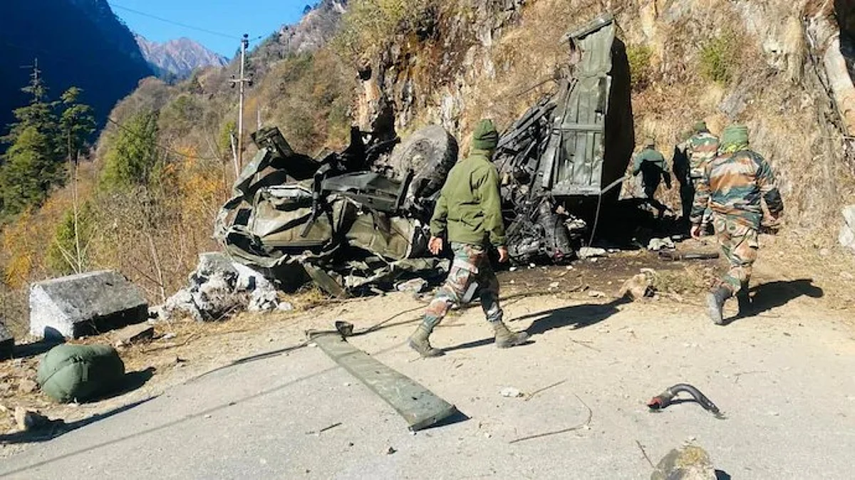 Sikkim Accident: उत्तरी सिक्किम के लाचेन में सेना की गाड़ी खाई में गिरी, 16 जवानों की मौत