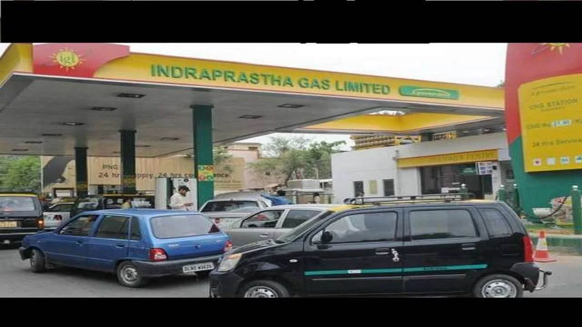 फिर पड़ी महंगाई की मार, दिल्ली में 95 पैसे महंगी हुई CNG, जानिए नए दाम