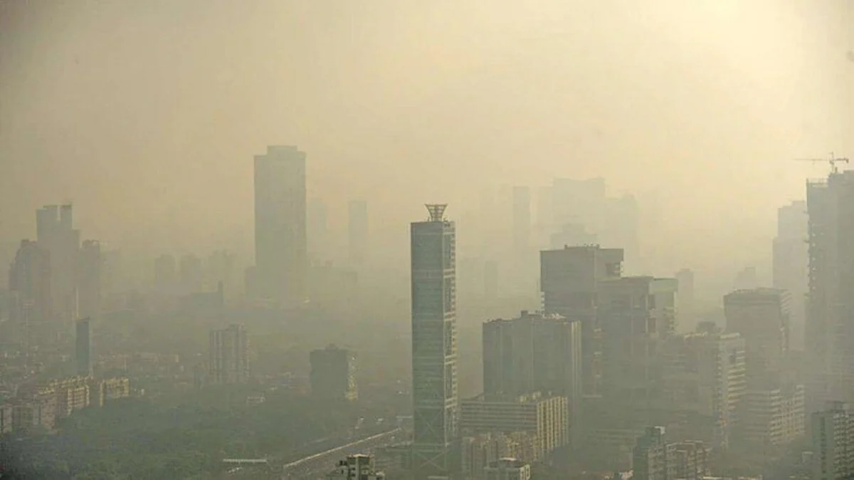 Mumbai Air Quality: मुंबई की हवा दिल्ली से भी बदतर, एयर क्वालिटी इंडेक्स 300 के पार
