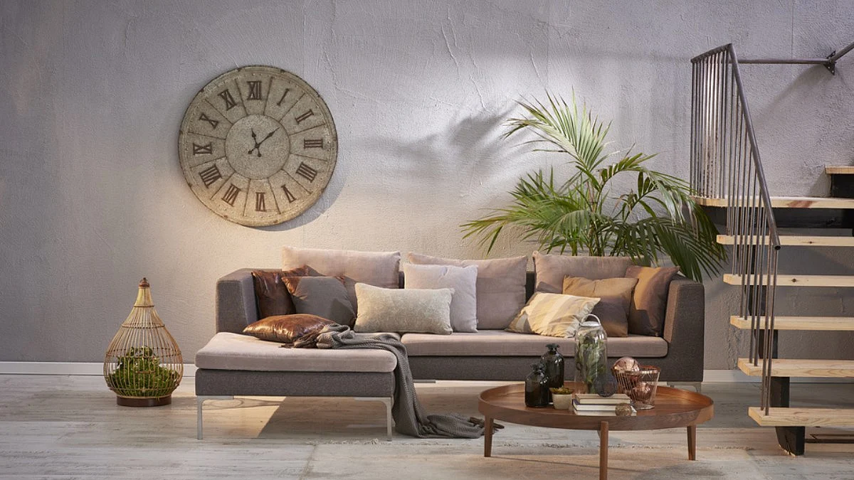 Vastu Tips For Clock: घर में घड़ी लगाने के लिए भी होते है नियम, बना रहेगा सुख-सौभाग्य