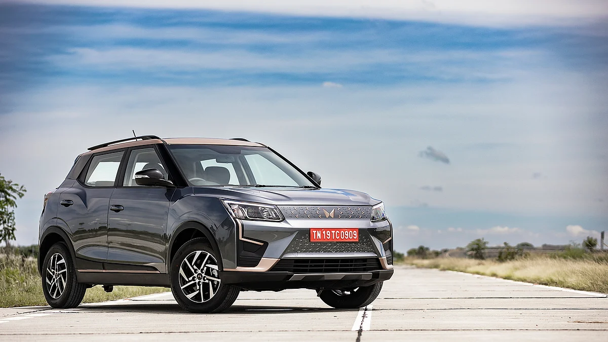 Mahindra ने पेश की अपनी इलेक्ट्रिक XUV400 कार, 150 kmph है टॉप स्पीड