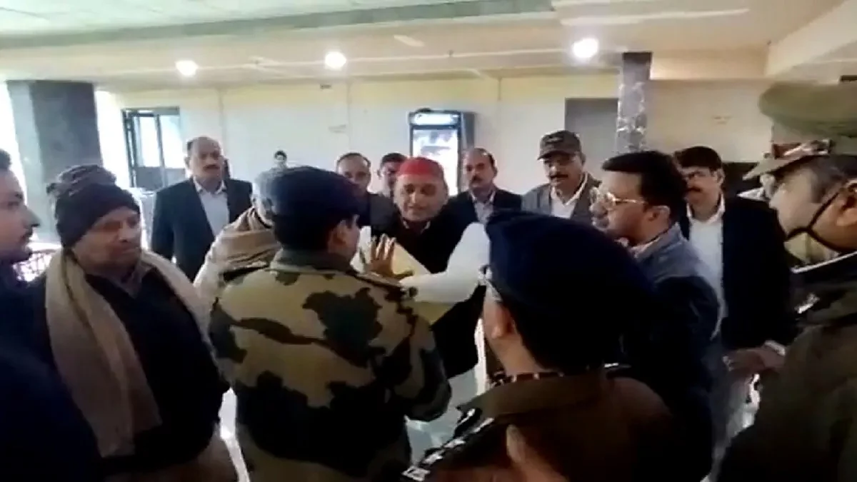 लखनऊ: पुलिस मुख्यालय में अखिलेश यादव ने 'चाय' पीने से किया इनकार, बोले- जहर दे दिया तो, मुझे भरोसा नहीं