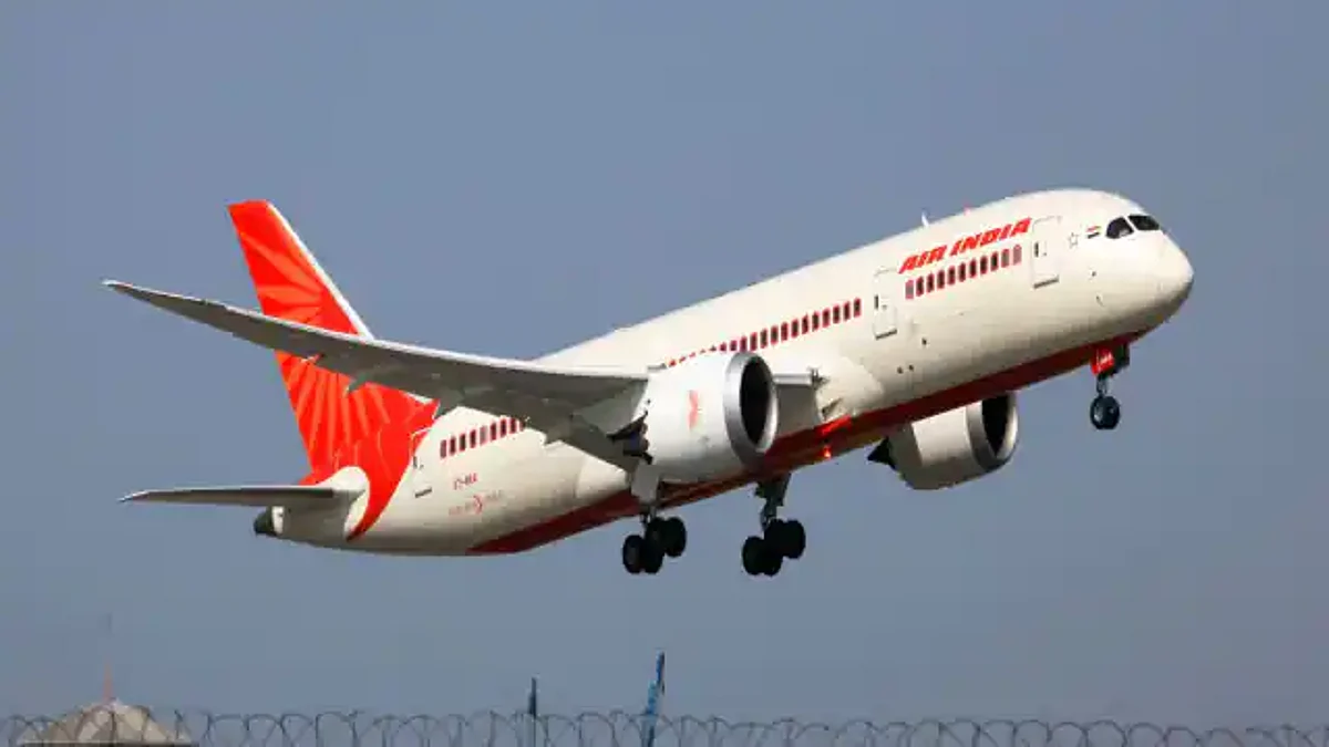 नशे में धुत शख्स ने Air India के विमान में महिला पर किया पेशाब, शिकायत करने पर भी नहीं हुई कार्रवाई