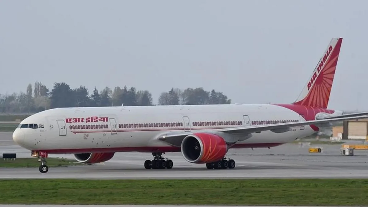 Air India फ्लाइट की इमरजेंसी लैंडिंग, दिल्ली से जा रही थी पेरिस
