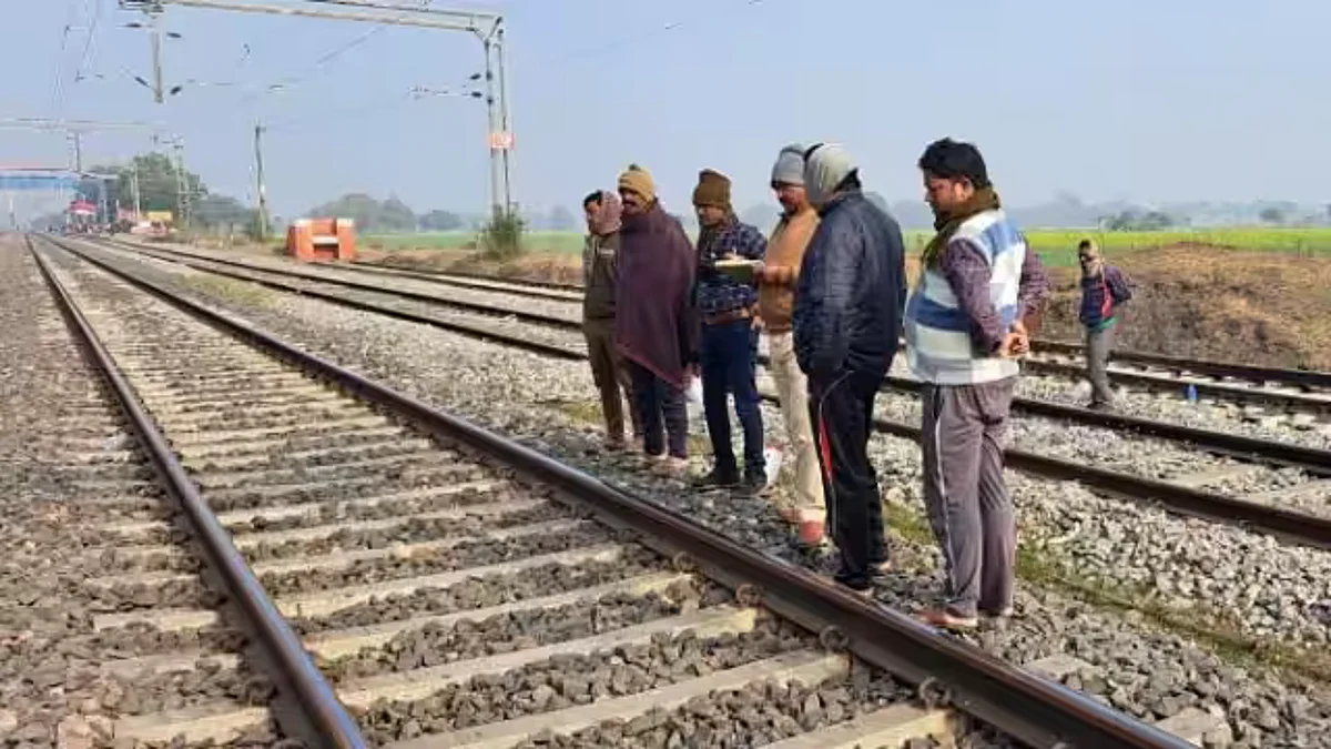 बिना देखे पार कर रही थी रेलवे ट्रैक और कान में लगा था ईयरफोन, ट्रेन की चपेट में आकर 19 वर्षीय लड़की की मौत